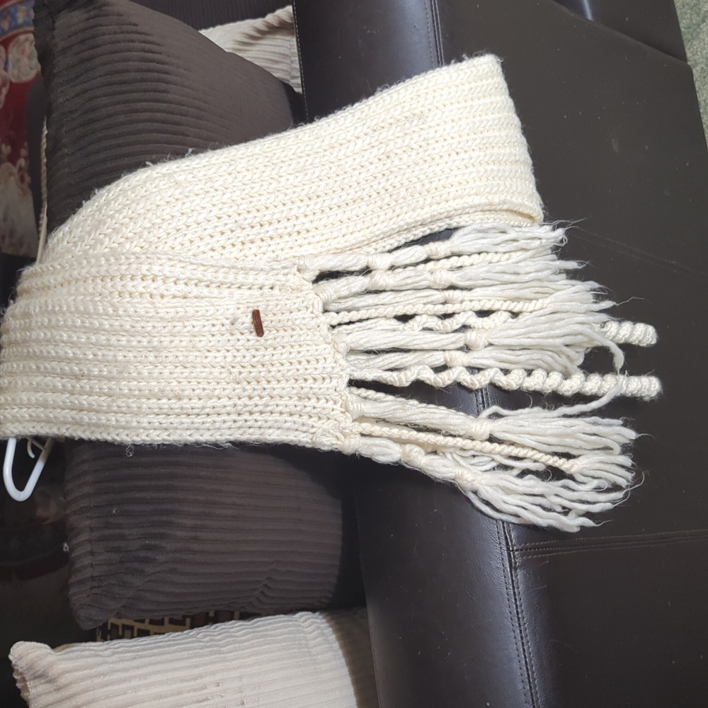 Fossil scarf
